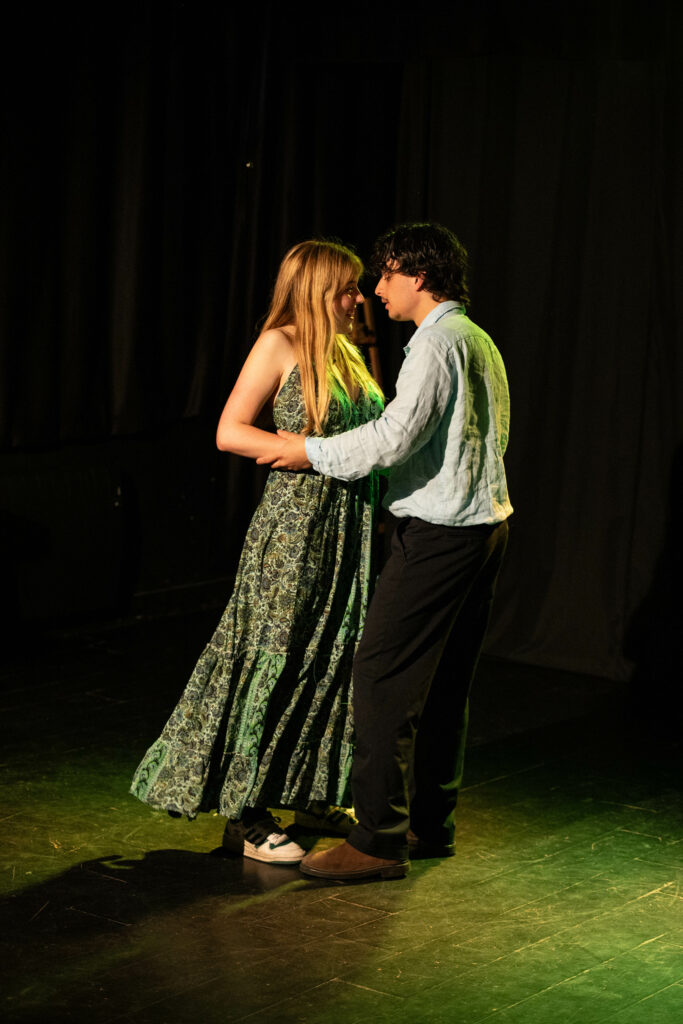 actrices comediens atelier juliette moltes meilleure ecole de paris theatre cinema impro danse